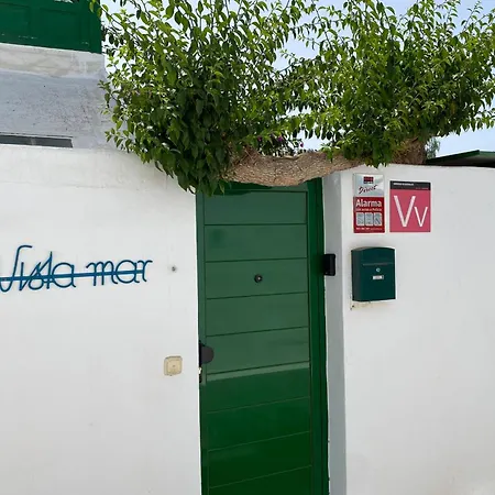 House In First Line Of The Beach Terraces Close To Surf And Shops Casa de Férias