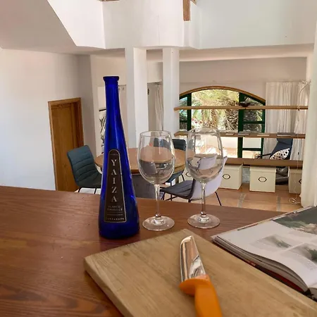 House In First Line Of The Beach Terraces Close To Surf And Shops Casa de Férias *