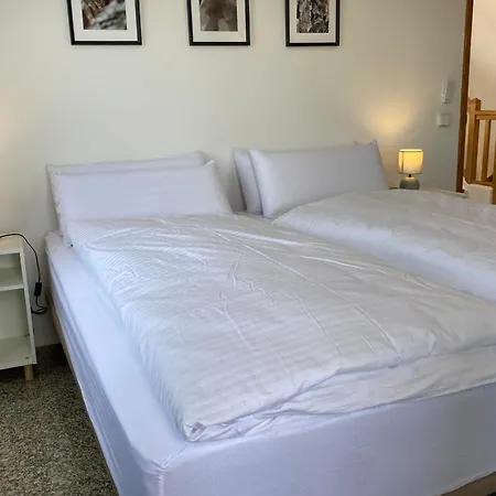 Hébergement de vacances House In First Line Of The Beach Terraces Close To Surf And Shops